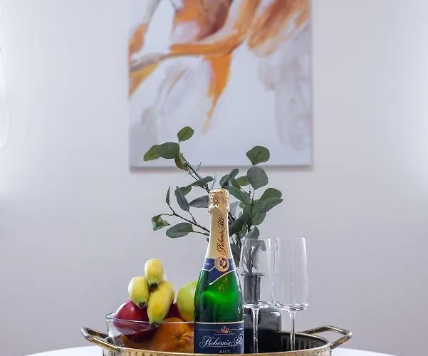 Luxurious, Charming Perfect For Couples * 프라하