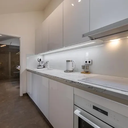 Luxurious, Charming Perfect For Couples Апартаменты Прага